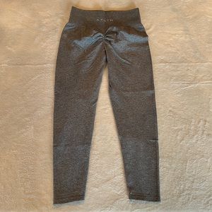 NVGTN Scrunch Seamless Leggings in grey size medium